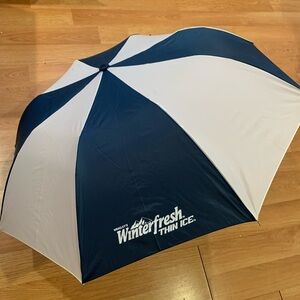 VINTAGE WRIGLEY'S CHEWING GUM-UMBRELLA RETRO COLLECTIBLE-ADVERTISING WINTERFRESH